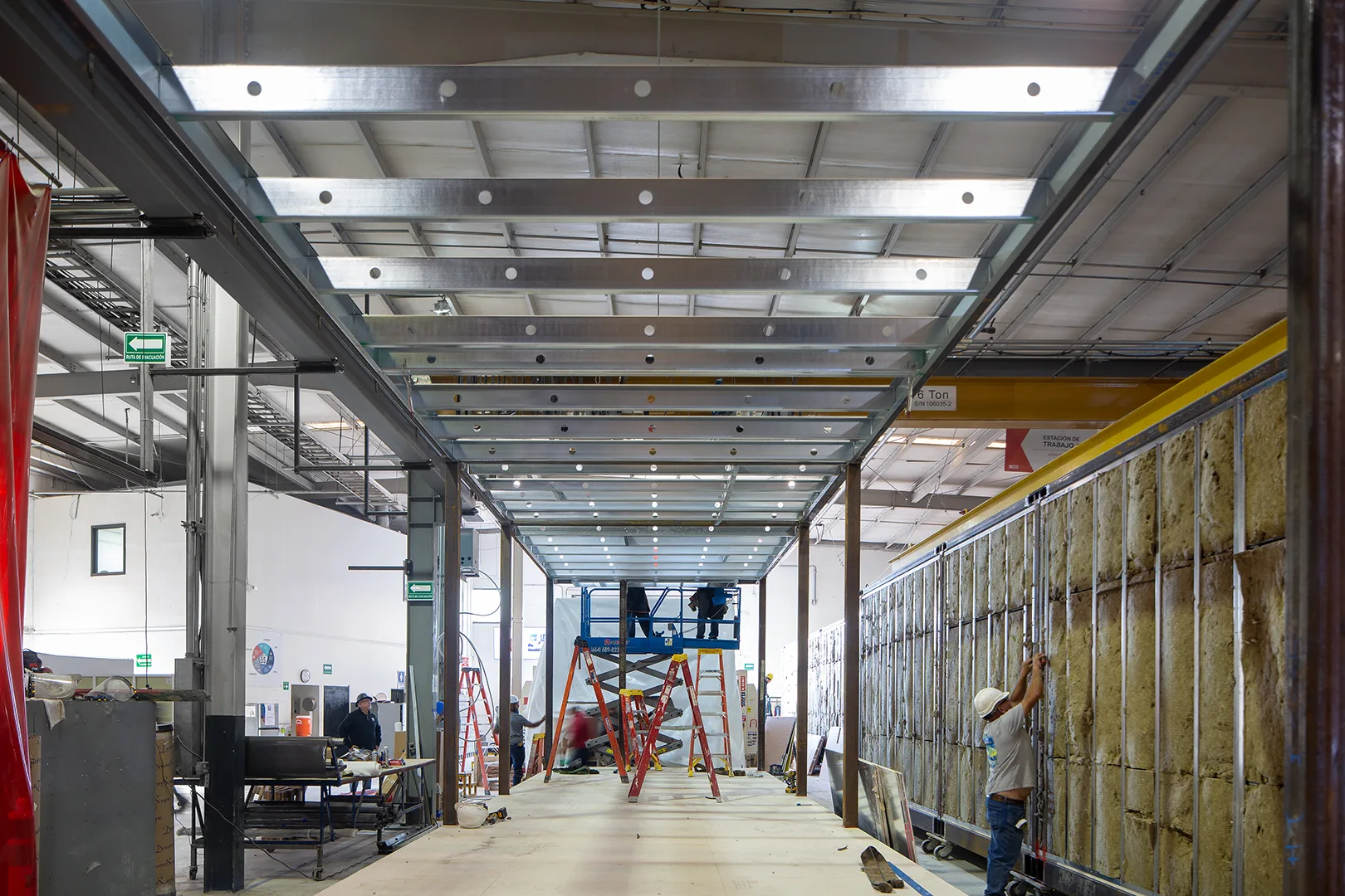 Domo factory bay with steel framing overhead