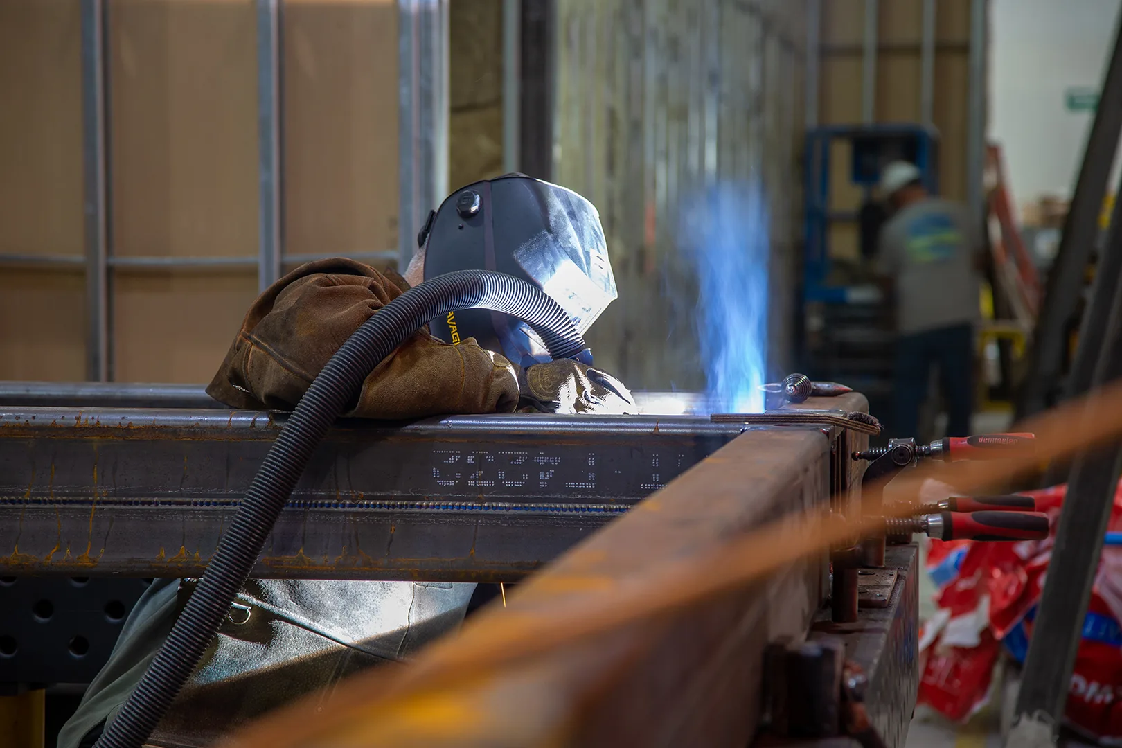 Close weld on a steel volumetric chassis